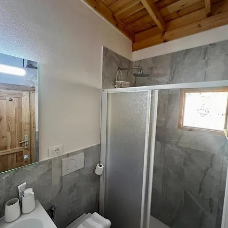 Timo, Sui Sentieri Per Le 5terre, Idromassaggio Esterno San Benedetto (Liguria)